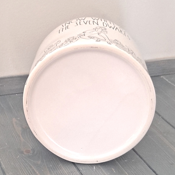 👸Disney Princess Snow White And The Seven Dwarfs Large Canister With Lid - Picture 5 of 5